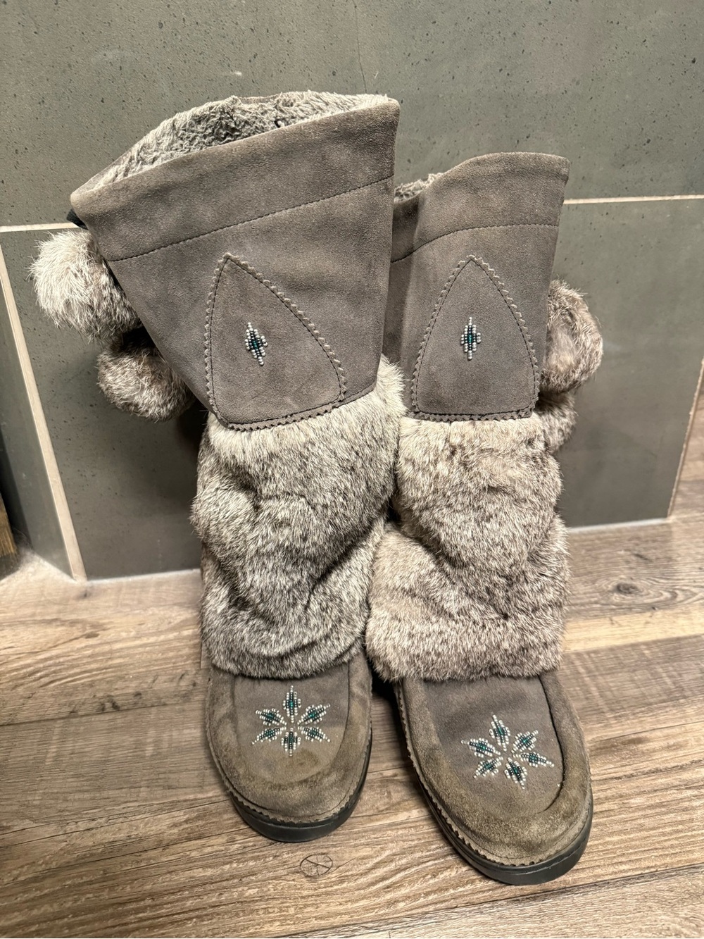 Manitoba Mukluks-Waterproof Snowy Owl in charcoal